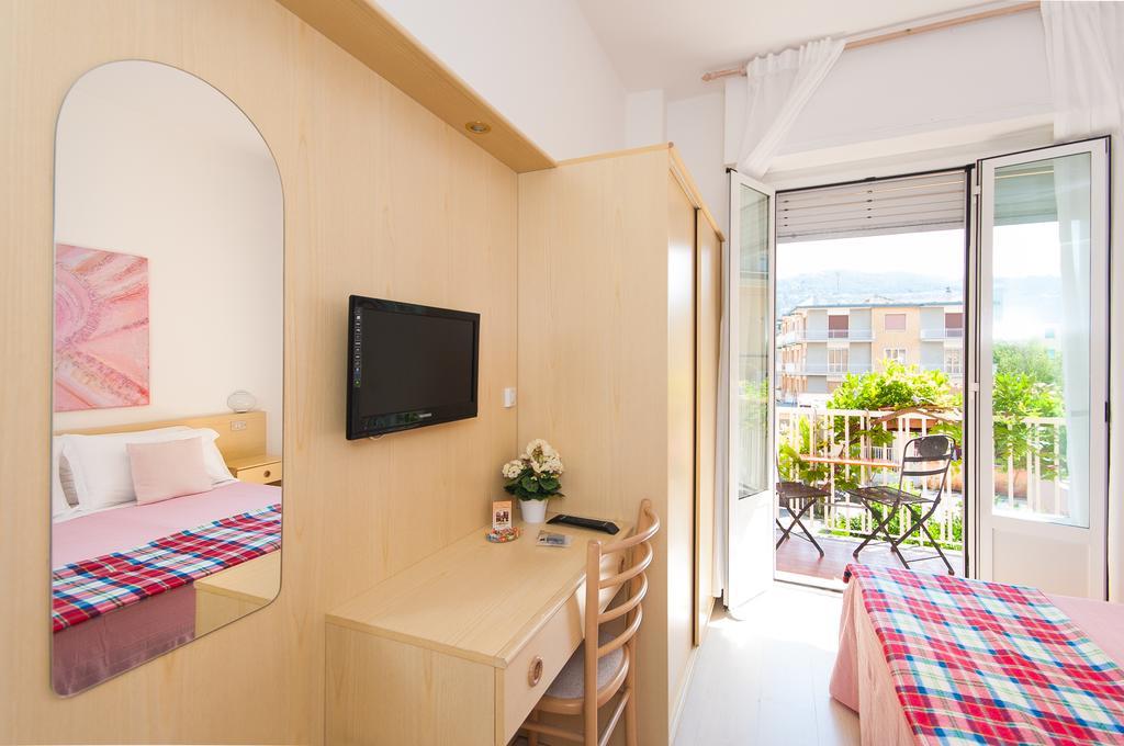 Hotel Giongo Споторно Екстериор снимка