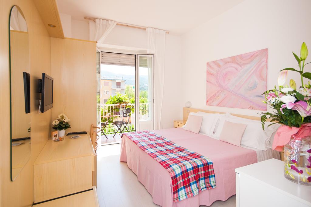 Hotel Giongo Споторно Екстериор снимка